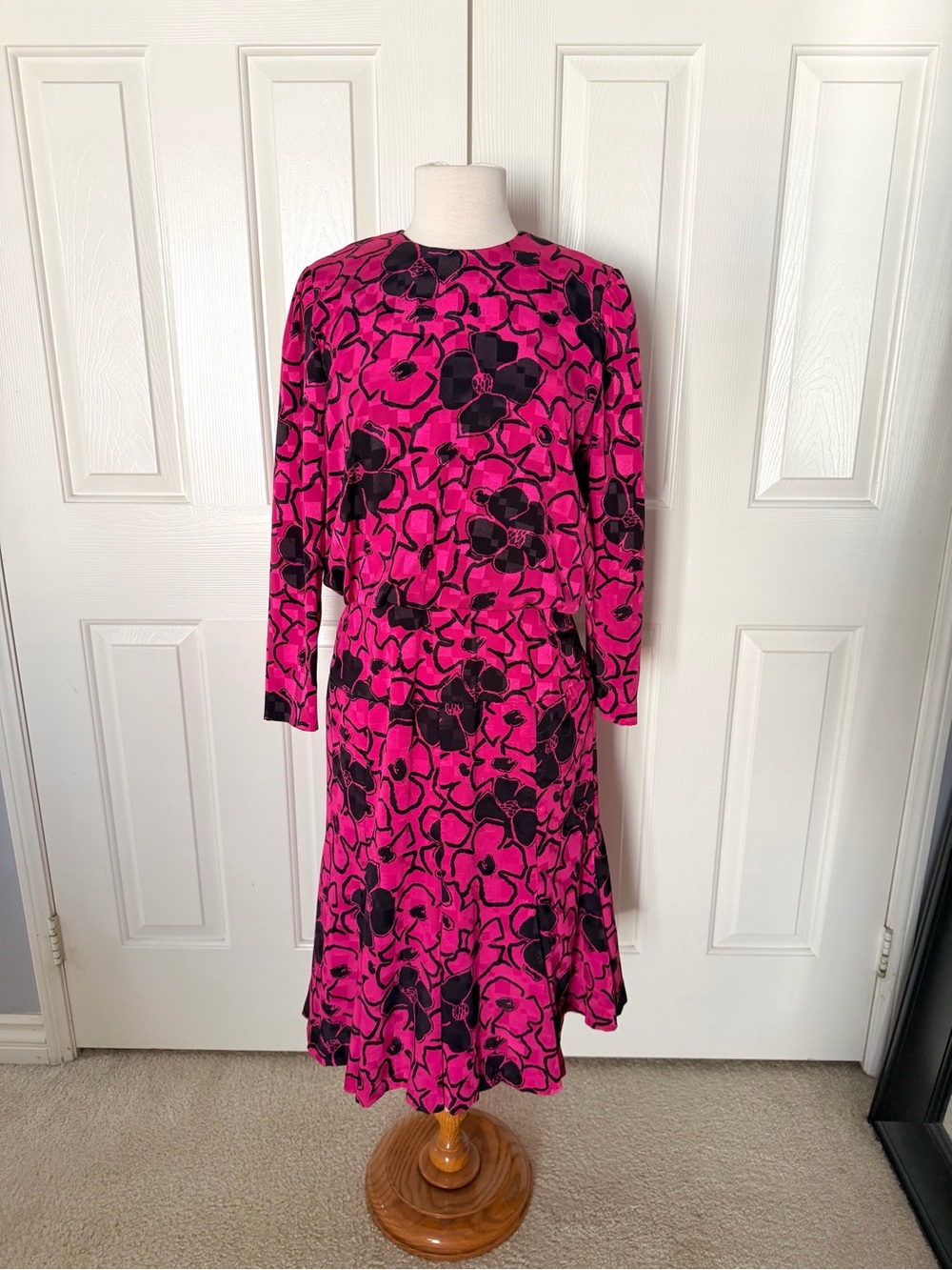 Vintage Women’s Fuchsia Floral Long-Sleeve Midi Dress